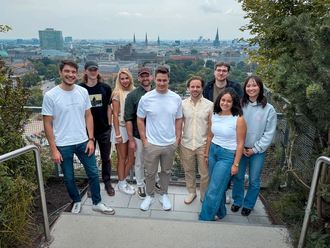 Das Team von Constellatio an der Hamburger Hafenkante